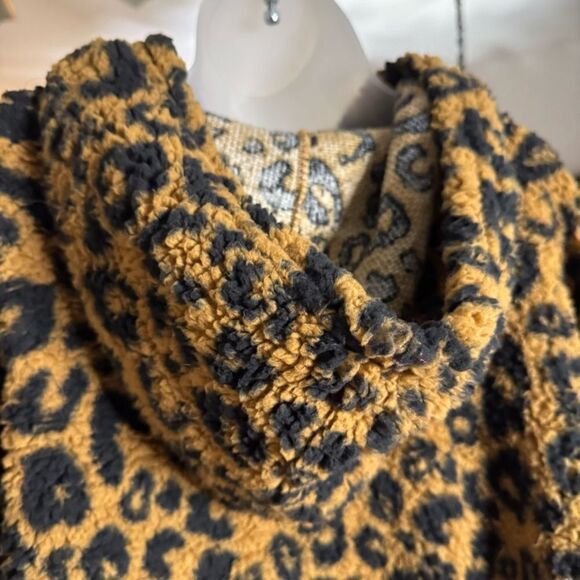 FADE Junior Leopard Print Half-Zip Faux Sherpa Hoodie, Size Large - Picture 9 of 15